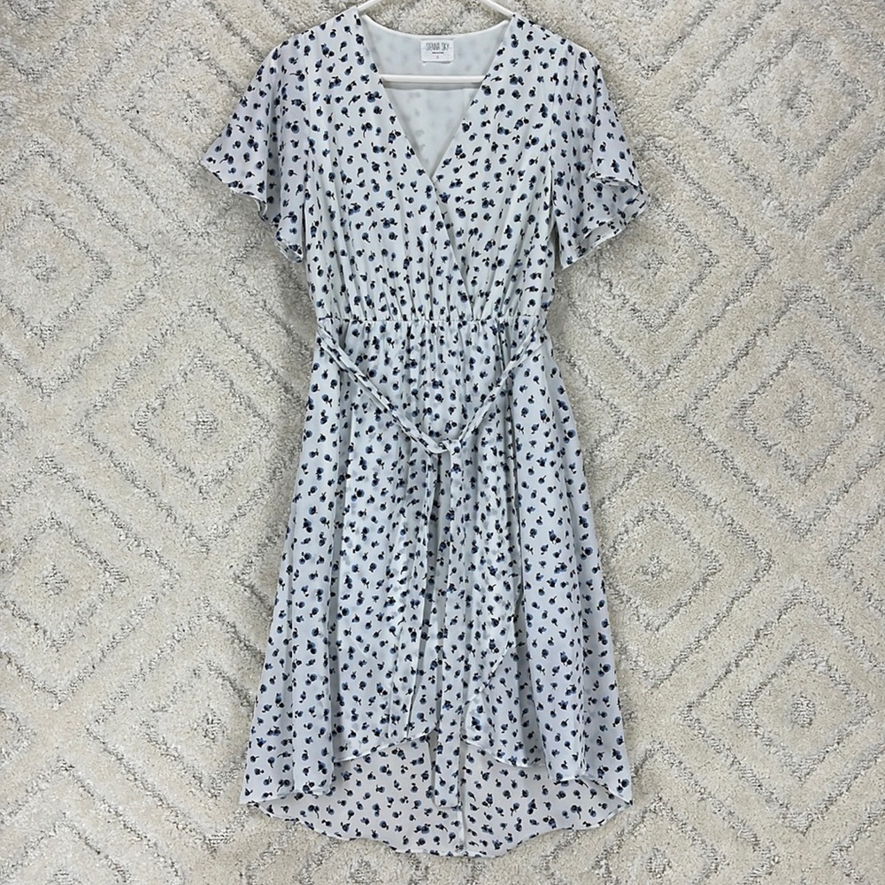 Sienna Sky white short sleeve dress size small